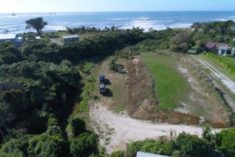 Photo of property in 9 Omau Road, Cape Foulwind, Westport, 7892