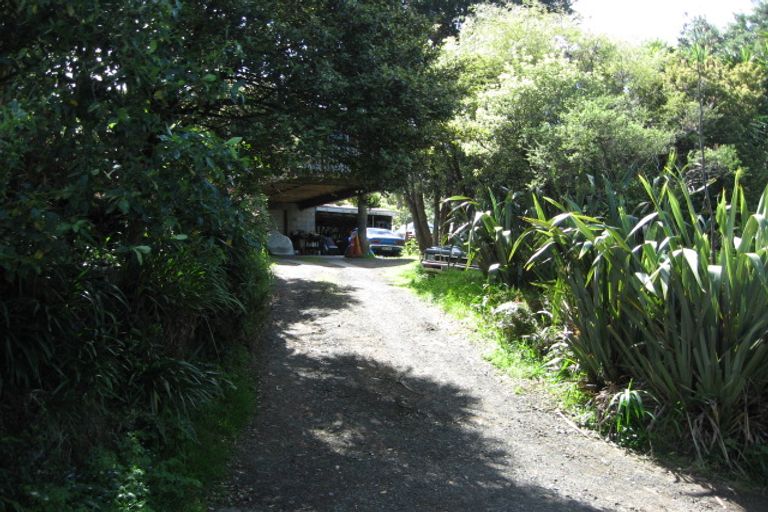 Photo of property in 31 Tasman View Road, Te Henga / Bethells Beach, Bethells Beach, 0781