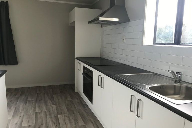 Photo of property in 2/77 Redcrest Avenue, Red Hill, Papakura, 2110