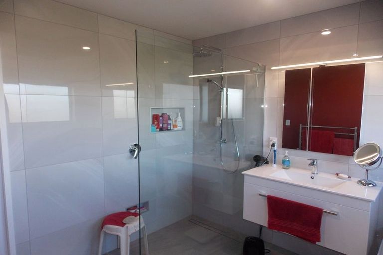 Photo of property in 32 Somerset Crescent, Highbury, Palmerston North, 4412