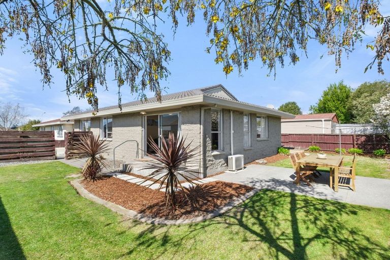 Photo of property in 2/12 Shannon Place, Belfast, Christchurch, 8051