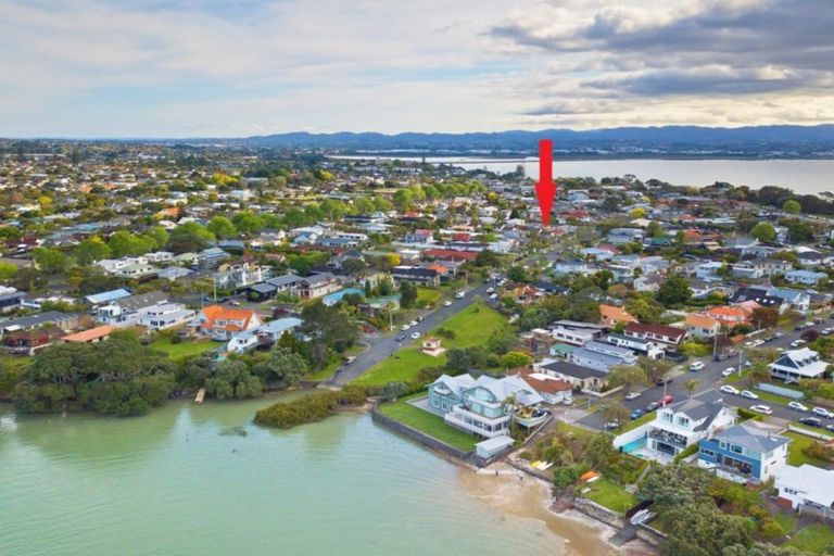 Photo of property in 2/17 Oliver Street, Point Chevalier, Auckland, 1022