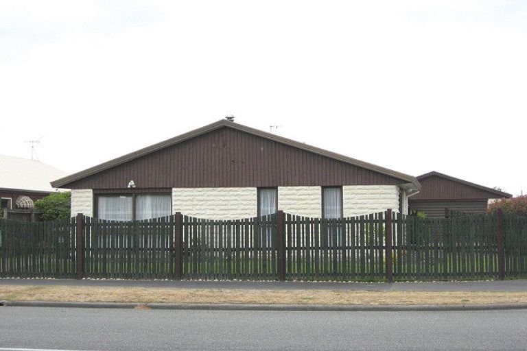 Photo of property in 252 Queenspark Drive, Parklands, Christchurch, 8083