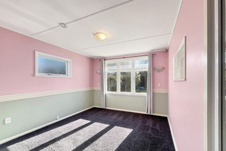 Photo of property in 5 Featherston Street, Takaro, Palmerston North, 4412