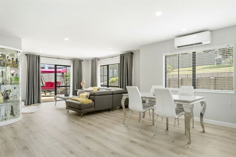 Photo of property in 6 Fairchild Avenue, Goodwood Heights, Auckland, 2105