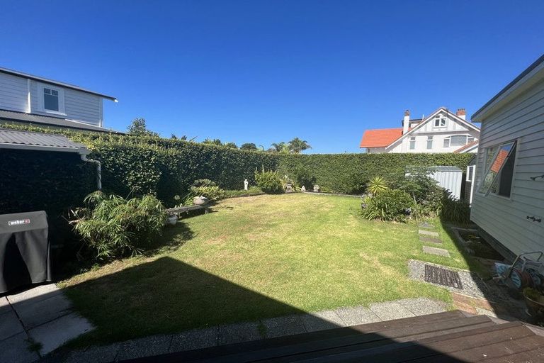 Photo of property in 11 Ocean View Road, Milford, Auckland, 0620
