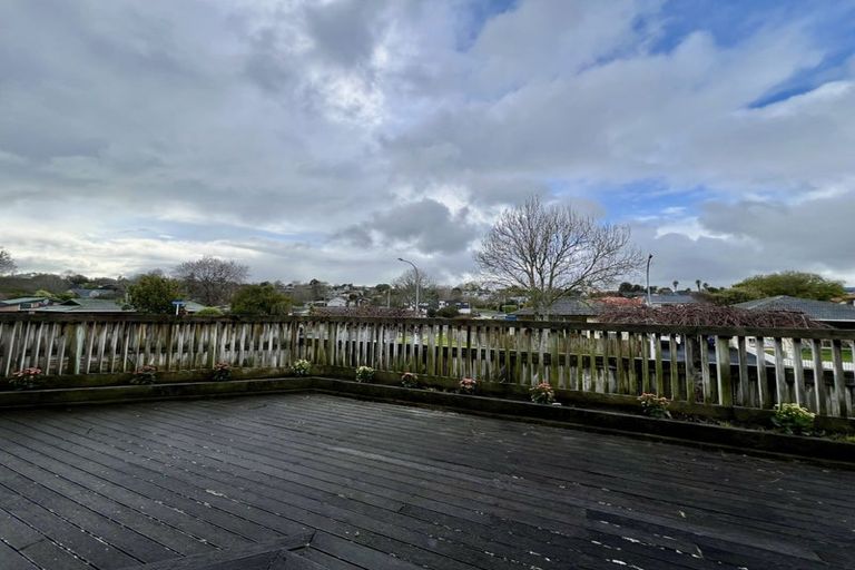 Photo of property in 1 Mirrabooka Avenue, Botany Downs, Auckland, 2010