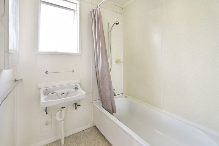 Photo of property in 2 Hunter Crescent, Twizel, 7901