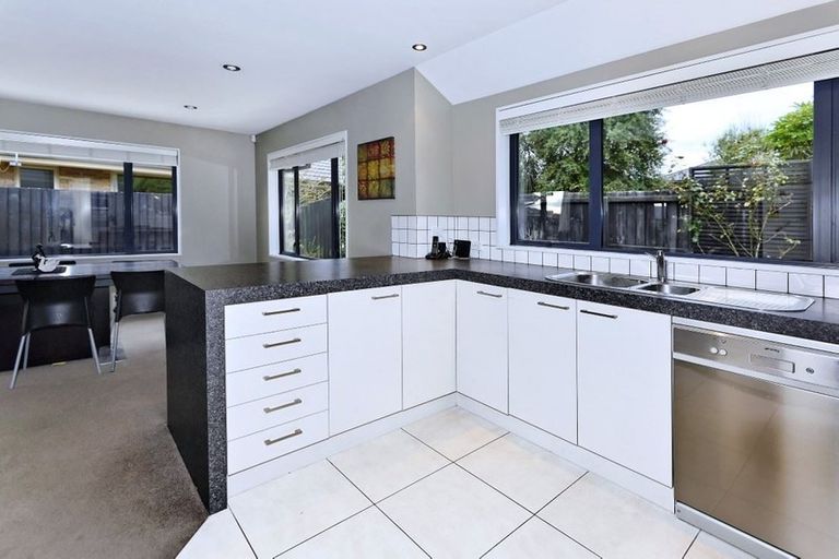 Photo of property in 3 Woodhaven Place, Parklands, Christchurch, 8083