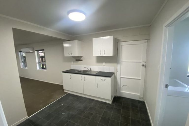 Photo of property in 18 Fairway Avenue, Red Beach, 0932