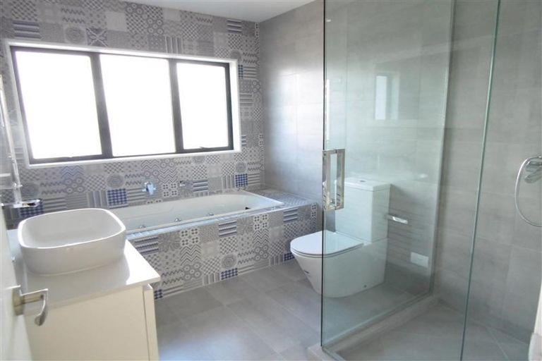 Photo of property in 39b Edgeworth Road, Glenfield, Auckland, 0629