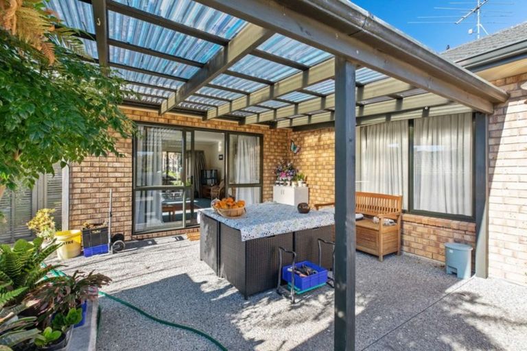 Photo of property in 74 Wairere Road, The Gardens, Auckland, 2105