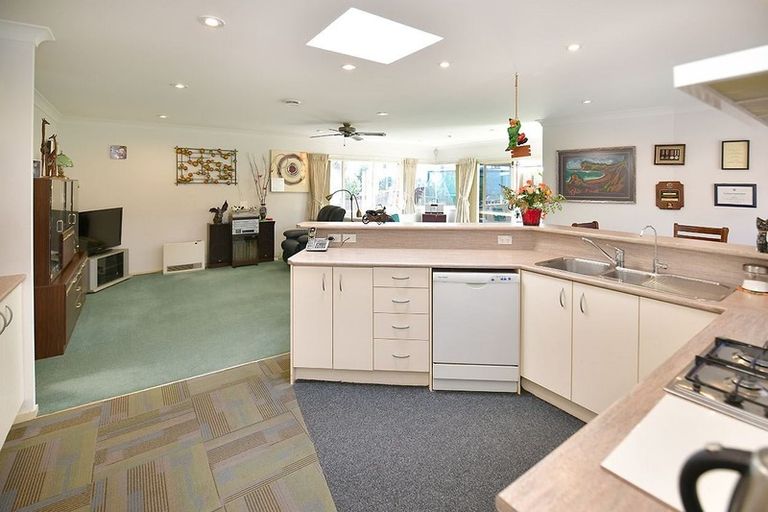 Photo of property in 1/840 Whangaparaoa Road, Manly, Whangaparaoa, 0930