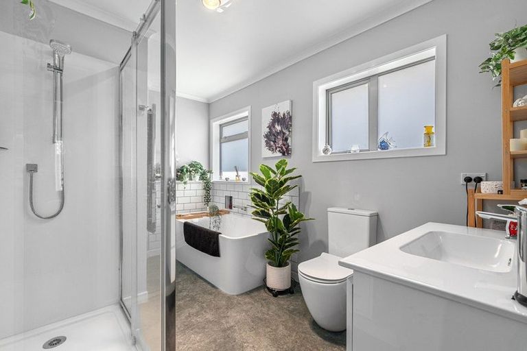 Photo of property in 69 Ngatai Road, Otumoetai, Tauranga, 3110