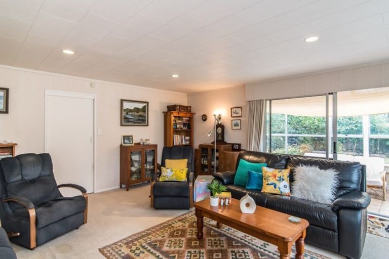 Photo of property in 10 Kingswood Grove, Raumati Beach, Paraparaumu, 5032