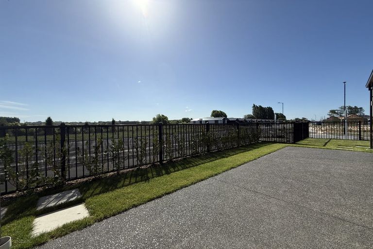 Photo of property in 2 Paradise Way, Halswell, 8025