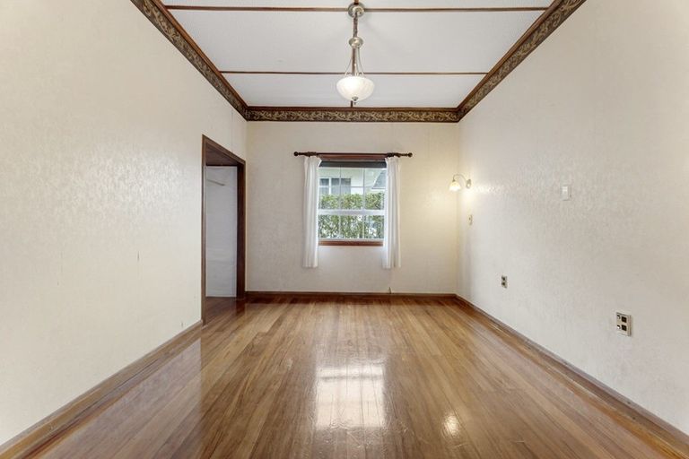 Photo of property in 88 Mangorei Road, Strandon, New Plymouth, 4312