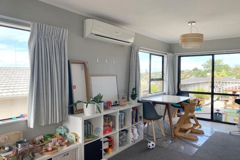 Photo of property in 35 Athena Drive, Totara Vale, Auckland, 0629