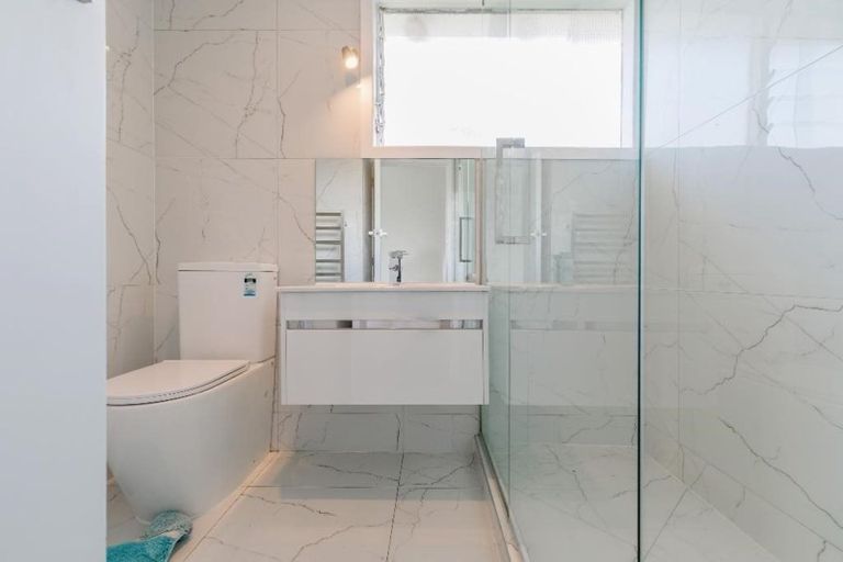 Photo of property in 606 Glenfield Road, Bayview, Auckland, 0629