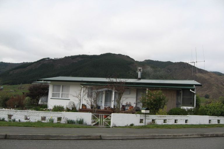 Photo of property in 167 Fairfax Street, Murchison, 7007