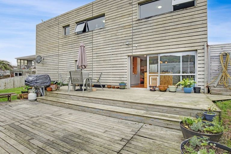 Photo of property in 25a Bell Street, Tawa, Wellington, 5028