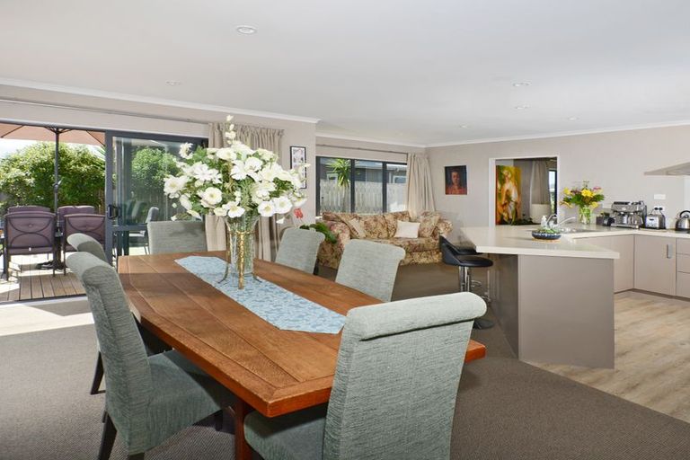 Photo of property in 20 Key West Drive, One Tree Point, 0118