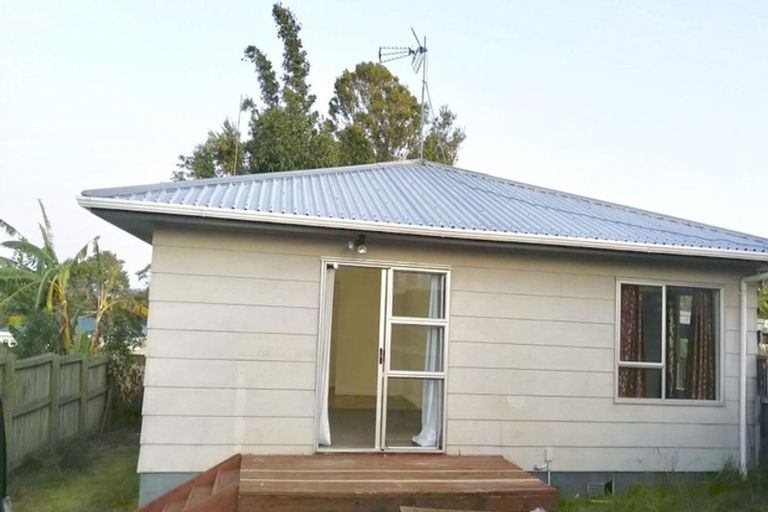 Photo of property in 2/47 Archibald Road, Kelston, Auckland, 0602