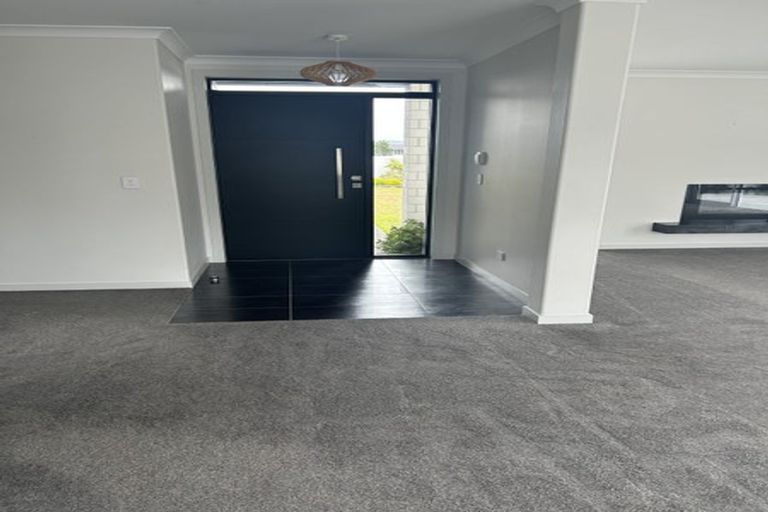 Photo of property in 10 Puroto Place, One Tree Point, 0118