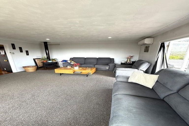 Photo of property in 205 Titirangi Road, Titirangi, Auckland, 0604