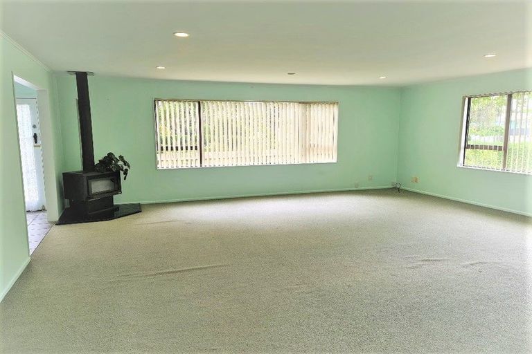Photo of property in 10 Wallace Road, Mangere Bridge, Auckland, 2022