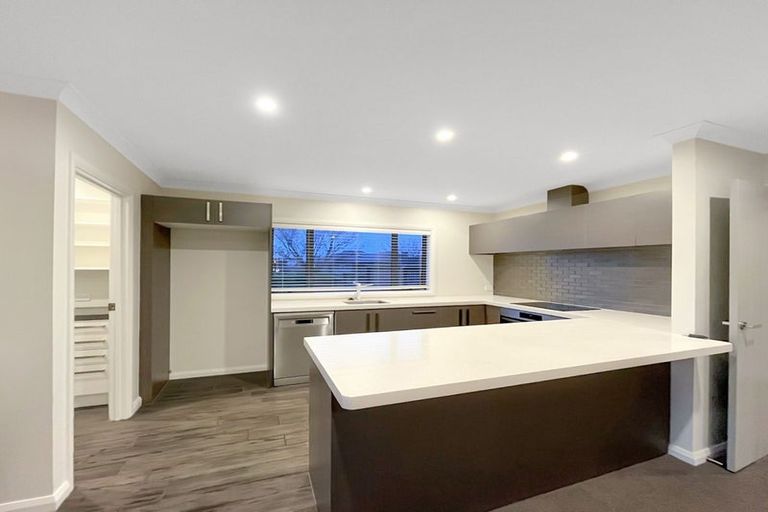 Photo of property in 7 Monaco Grove, Fitzherbert, Palmerston North, 4410