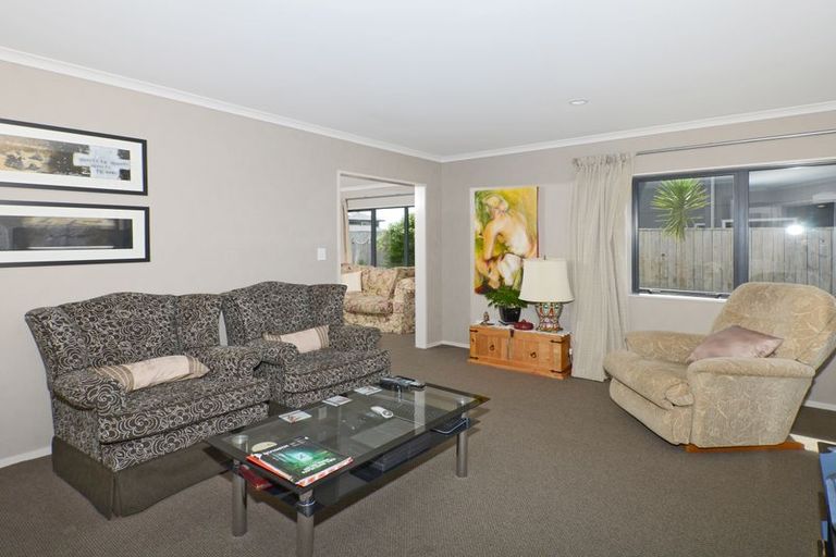 Photo of property in 20 Key West Drive, One Tree Point, 0118