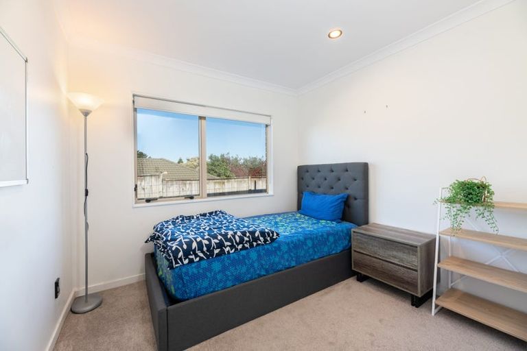 Photo of property in 55 Helleur Road, Massey, Auckland, 0614