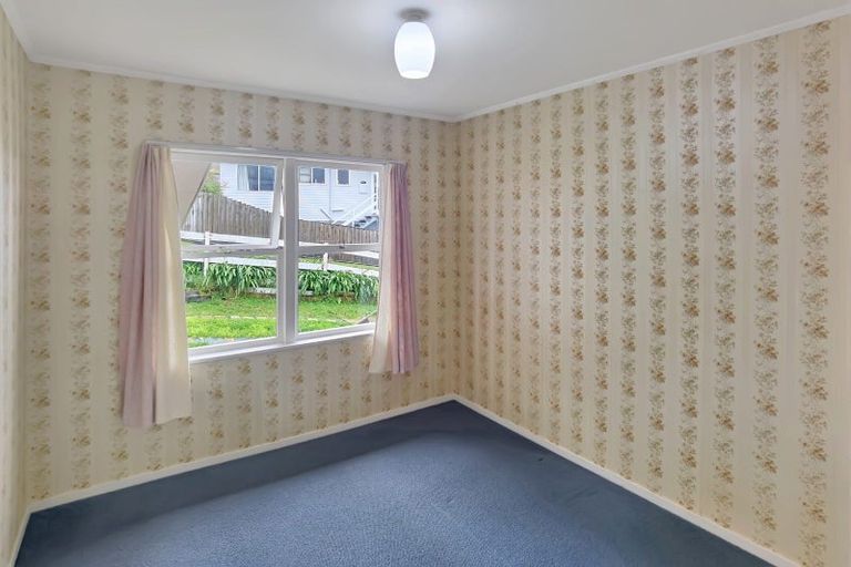 Photo of property in 46 Ayton Drive, Totara Vale, Auckland, 0629