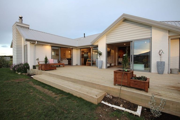 Photo of property in 15 Court Of Ascot, Seaward Bush, Invercargill, 9812