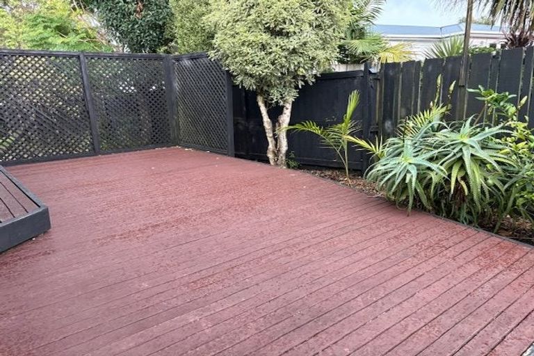 Photo of property in 3 Mackwood Place, Birkdale, Auckland, 0626