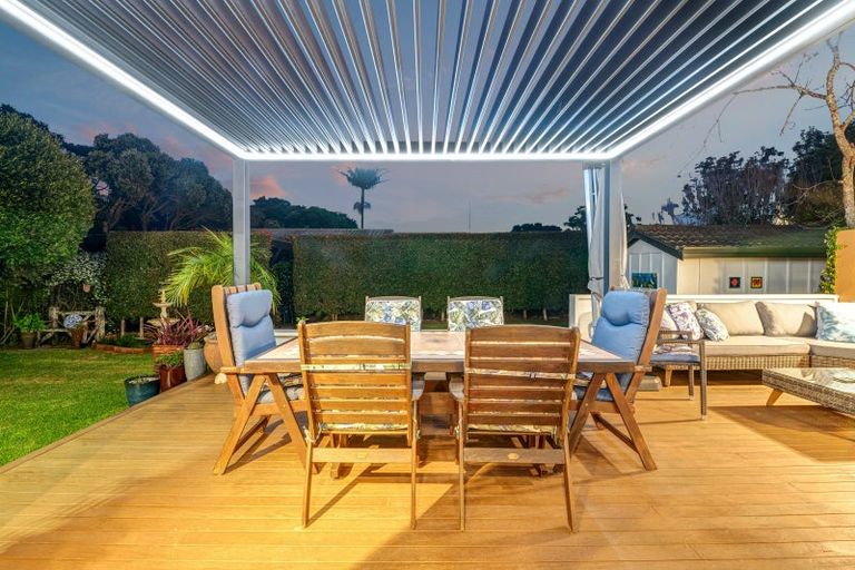 Photo of property in 1 Cross Street, Manly, Whangaparaoa, 0930