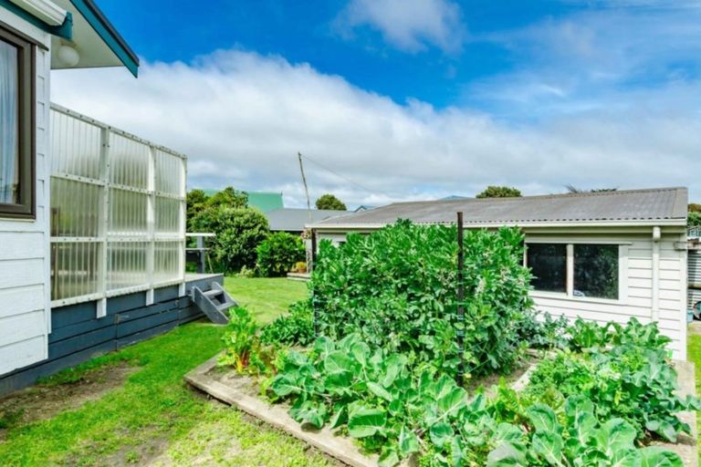 Photo of property in 6 Oratia Street, Waikanae Beach, Waikanae, 5036