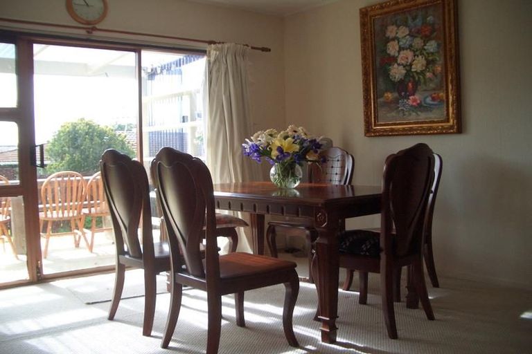 Photo of property in 2/15 Ballater Place, Highland Park, Auckland, 2010