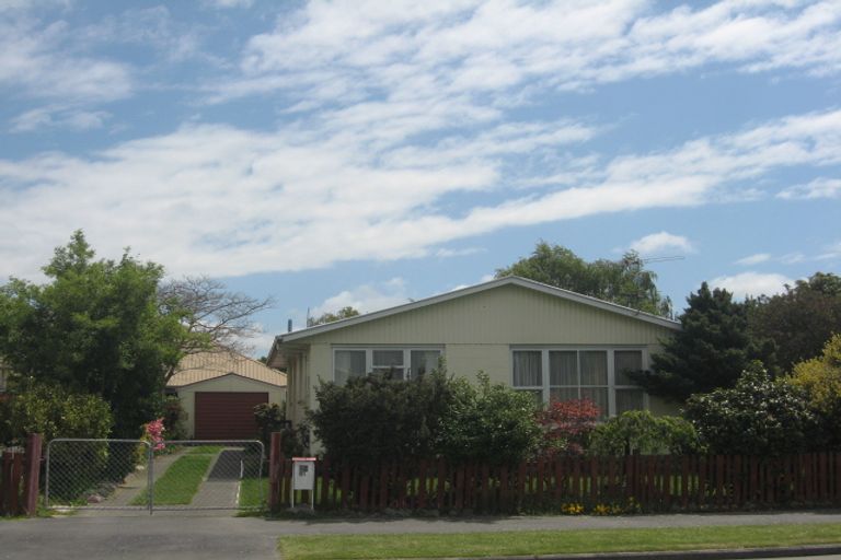 Photo of property in 15 Ian Place, Bishopdale, Christchurch, 8053