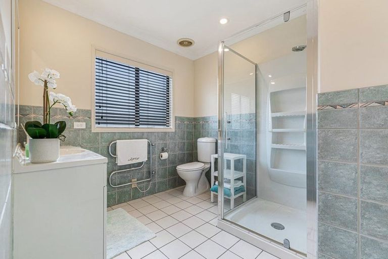 Photo of property in 1/12 Richards Avenue, Forrest Hill, Auckland, 0620