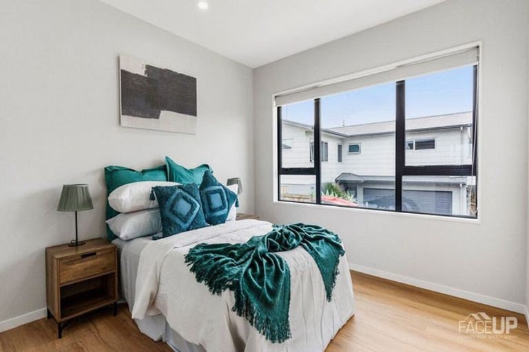 Photo of property in 43a Mirrabooka Avenue, Botany Downs, Auckland, 2010