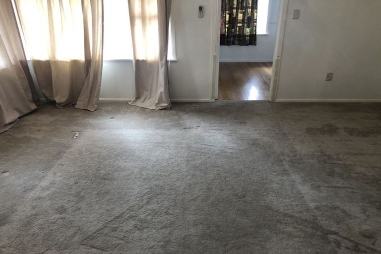 Photo of property in 100 Gossamer Drive, Pakuranga Heights, Auckland, 2010