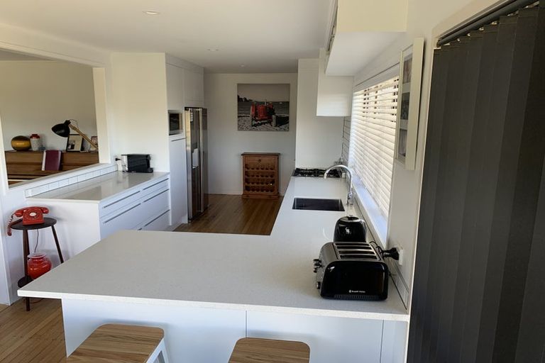 Photo of property in 5 Warwick Avenue, Titirangi, Auckland, 0604