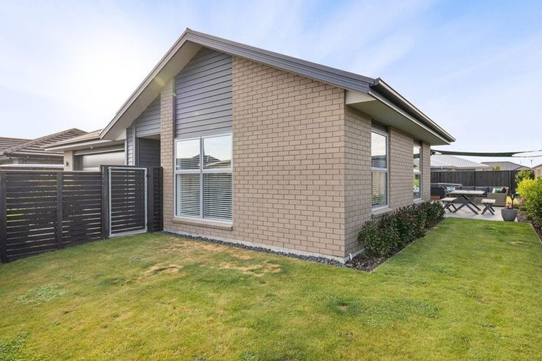 Photo of property in 28 Te Hurunui Drive, Pegasus, 7612