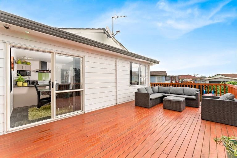 Photo of property in 2/13 Etherton Drive, Weymouth, Auckland, 2103