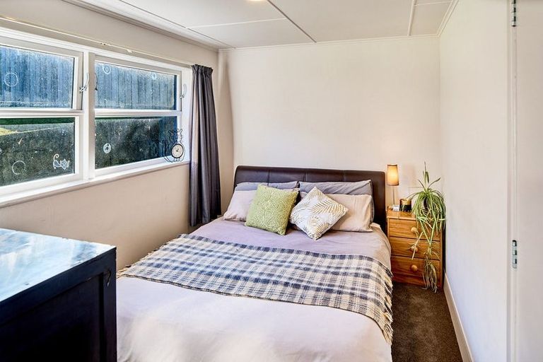 Photo of property in 92 Mana View Road, Paremata, Porirua, 5026