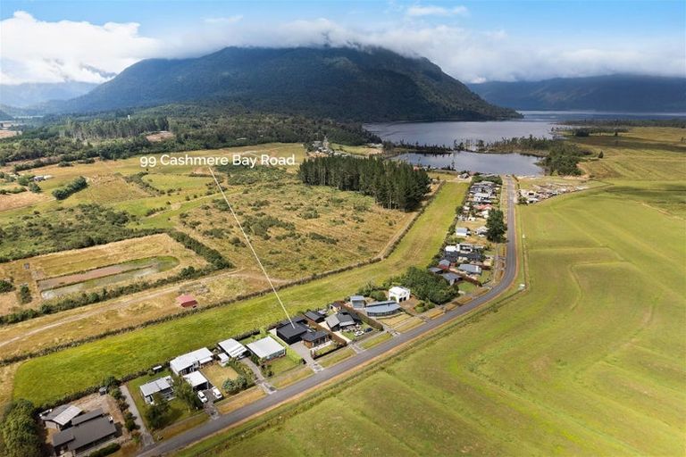 Photo of property in 99 Cashmere Bay Road, Moana, 7875