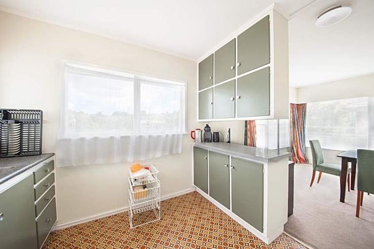 Photo of property in 42 Cheval Drive, Totara Vale, Auckland, 0629