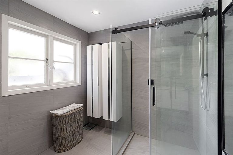 Photo of property in 42 Tiroroa Avenue, Te Atatu South, Auckland, 0610